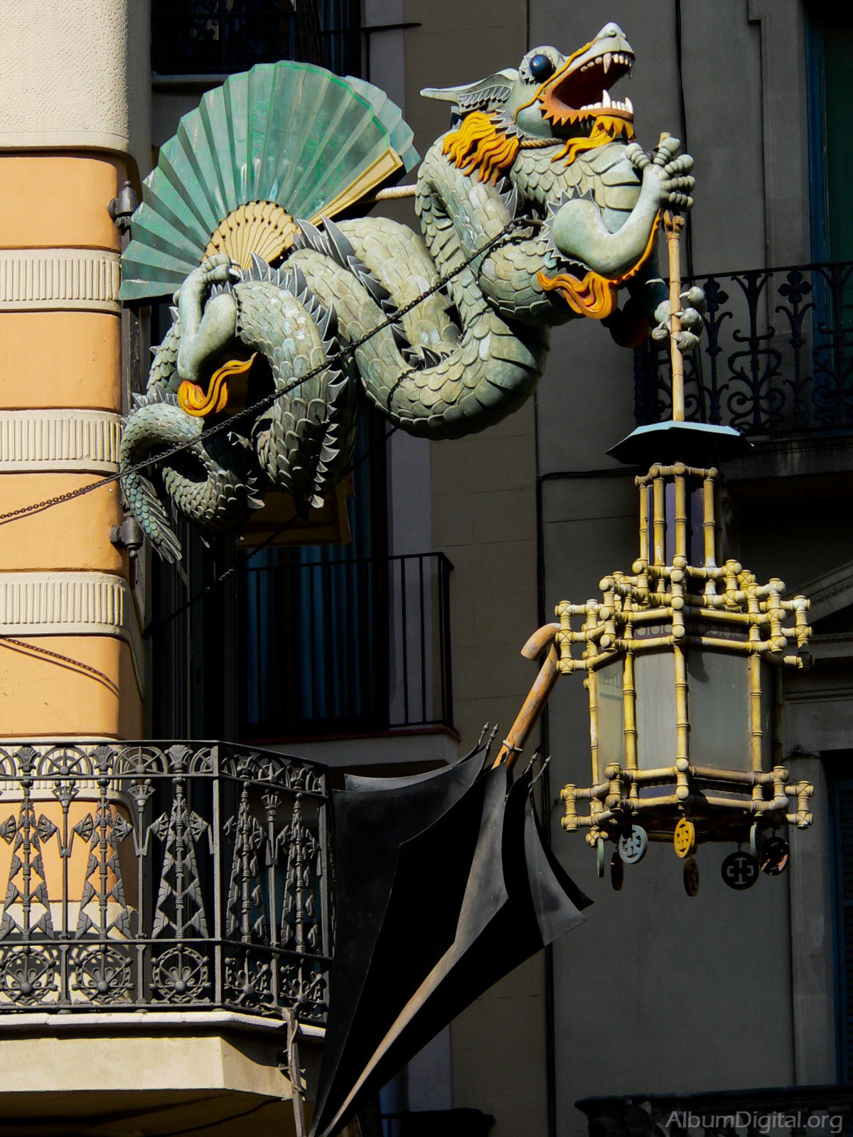 la-casa-de-los-paraguas-barcelona_P1000285_1200px