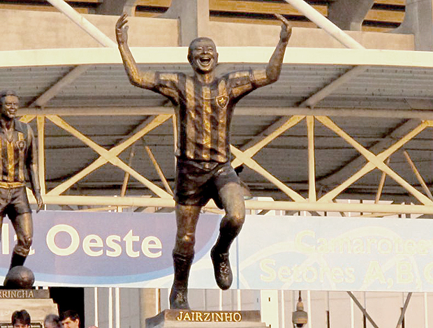 estatua_jairzinho2_gcom_62