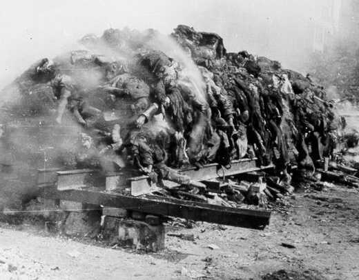 quema-de-cadaveres-en-dresden-despues-del-bombardeo-febrero-1945