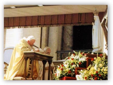Virgen de Fátima y Papa Juan Pablo II arrodillado - Affidamento a Maria GPII