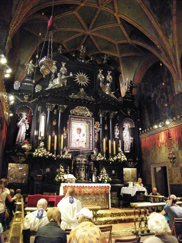 675px-Częstochowa_-_Jasna_Góra,_Kaplica_Najświętszej_Marii_Panny_AL15