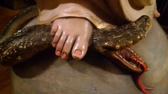 pie-de-maria-aplasta-la-serpiente-fondo