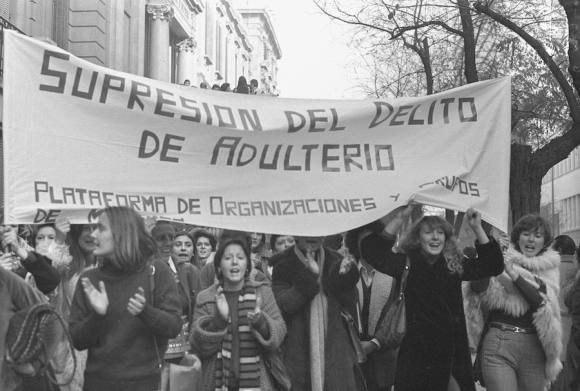 Manifestación-por-la-supresión-del-delito-de-adulterio-en-1976