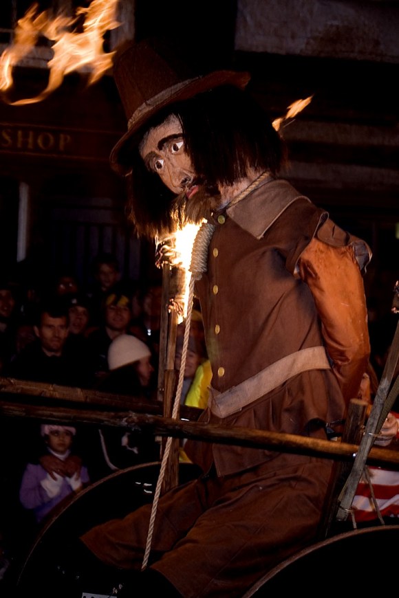 Lewes_Bonfire,_Guy_Fawkes_effigy