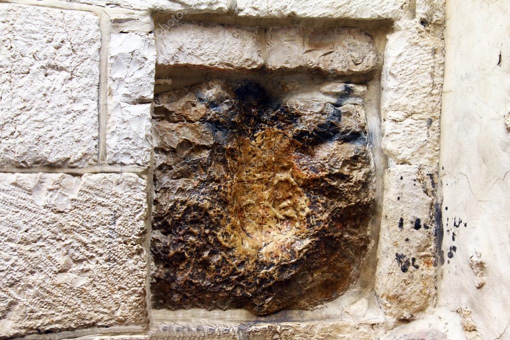depositphotos_38042271-stock-photo-via-dolorosa-trace-the-hand